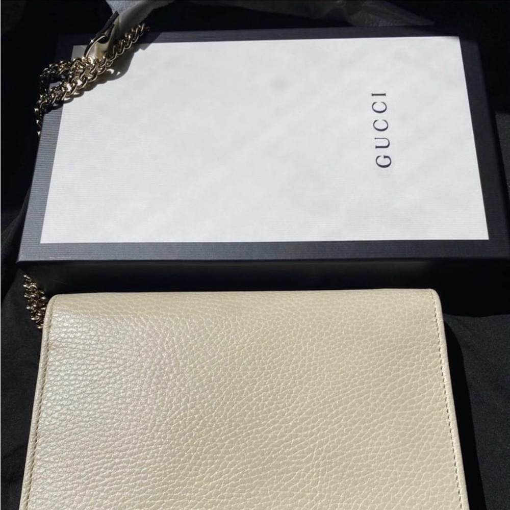 Gucci Ivory Pebbled Leather WOC with Gold Interlocking G - Picture 5 of 6